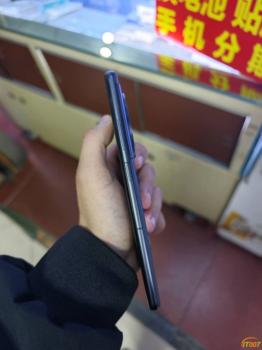 232101ka8k98ppy339bzbe.jpg