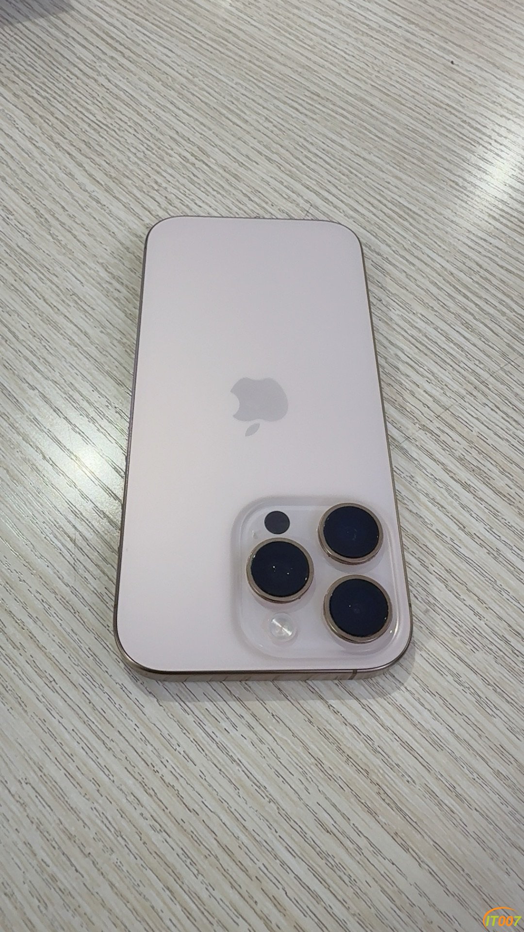 iPhone 16 Pro国行128G沙漠钛金属98新后置摄像头小彩点4099一将出品