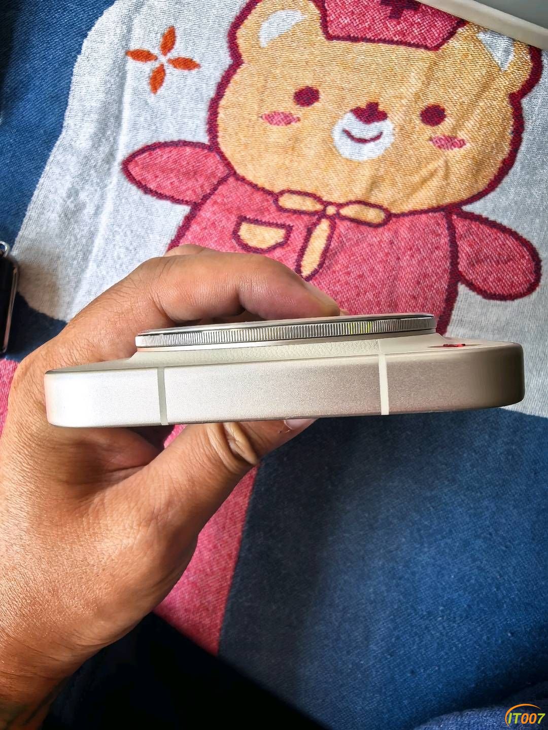 142504c8xr432x4s9p3t3c.jpg