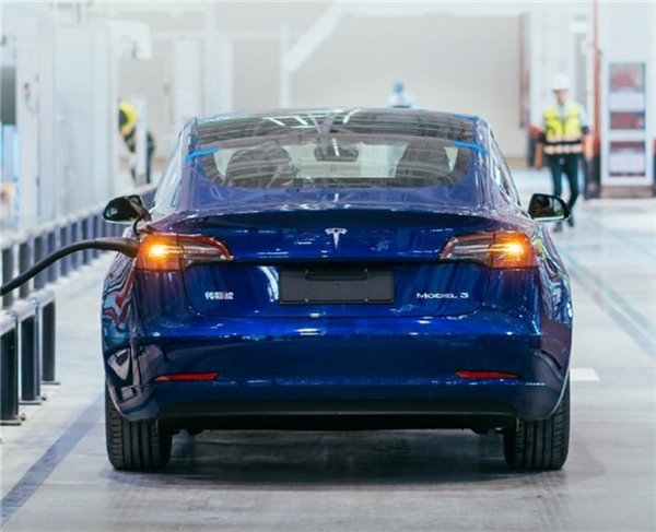 国产特斯拉Model 3即将交付，订单显示“车辆准备交付”