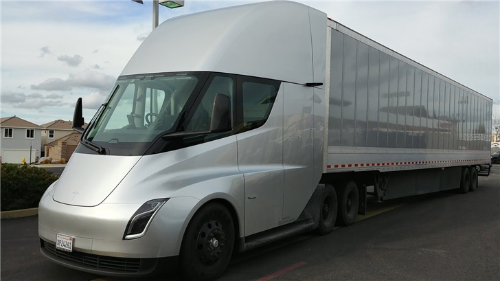 用电动车运电动车，特斯拉电动卡车Semi将于2020年下半年量产