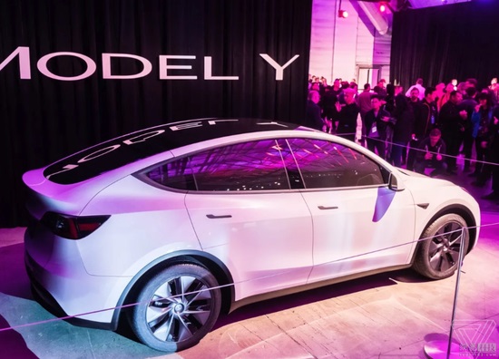 特斯拉发布首张Model Y投产图片，车身制造取得突破