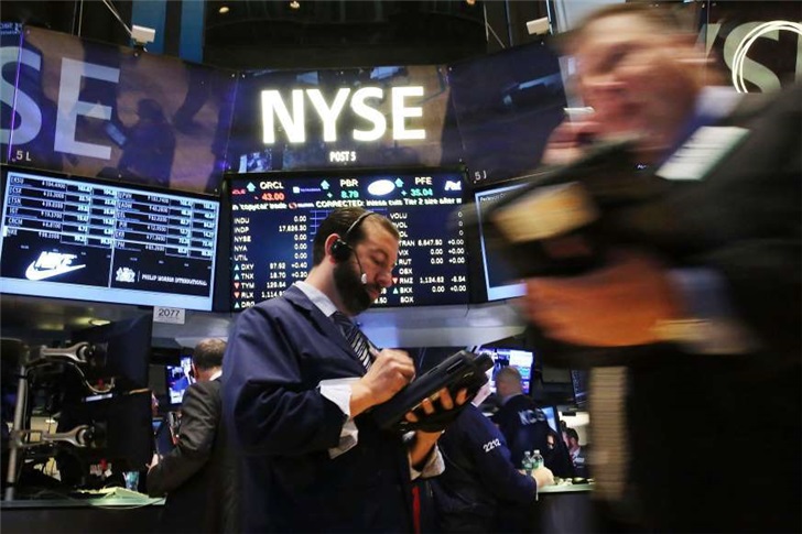 美股周一大幅收高：道指涨近700点，微软涨7%