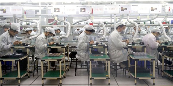 复工后的富士康：20人一个工作组，日产200万医用口罩供内部使用