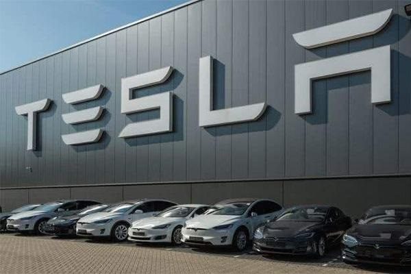 特斯拉经营范围新增电信业务等，并正式迁入上海自贸区