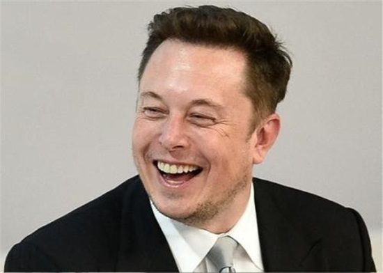 特斯拉涨逾 2% 再创新高，市值超伯克希尔成美国第六大公司