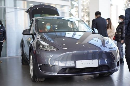 特斯拉首次回应 Model Y 降价：并非降价，国产版本是首销