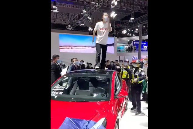 特斯拉凌晨再回应上海车展女子维权：质量问题负责到底，对不合理诉求不妥协
