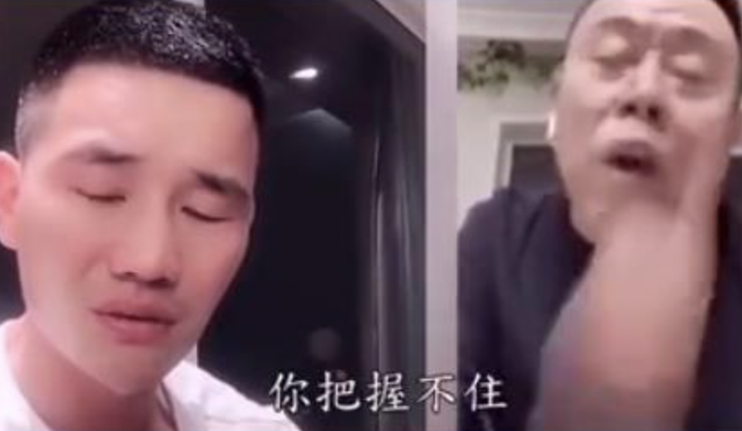 潘长江走下“神坛”，明星直播常态：簇拥入场，收割流量