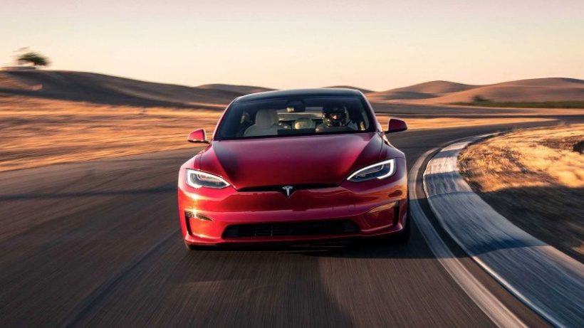 外媒实测特斯拉新款 Model S 充电性能：最高功率达 250kW，15 分钟补充 300 公里续航