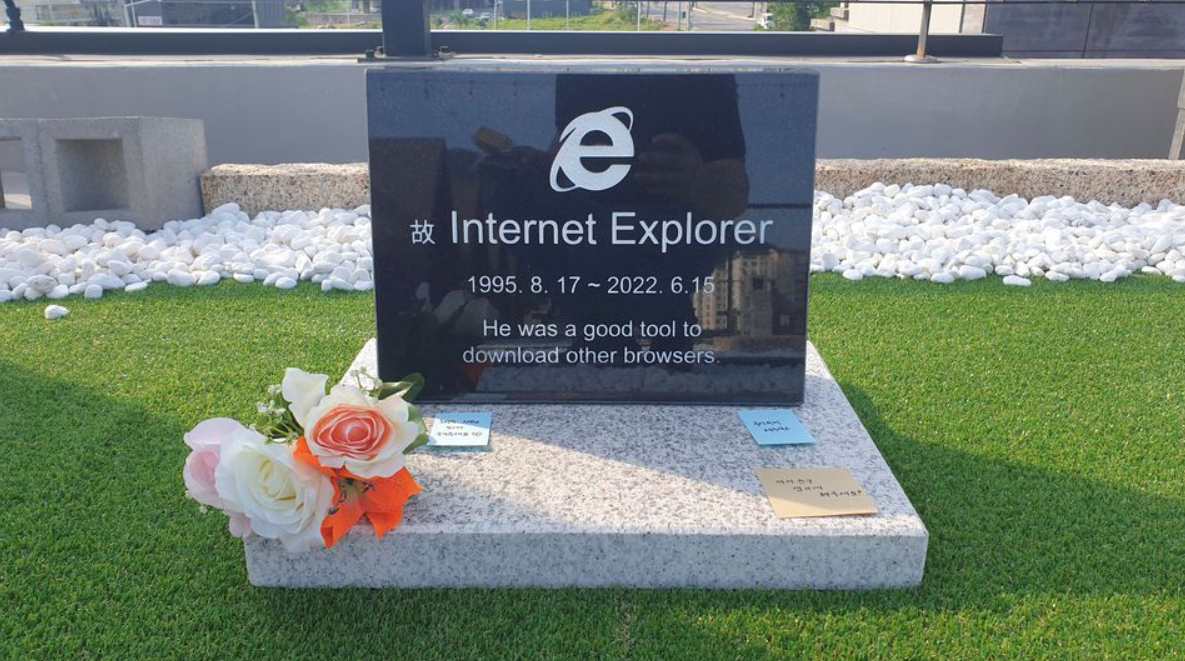 微软 IE 浏览器墓碑在韩国爆火，墓志铭称“他是下载其他浏览器的好工具”