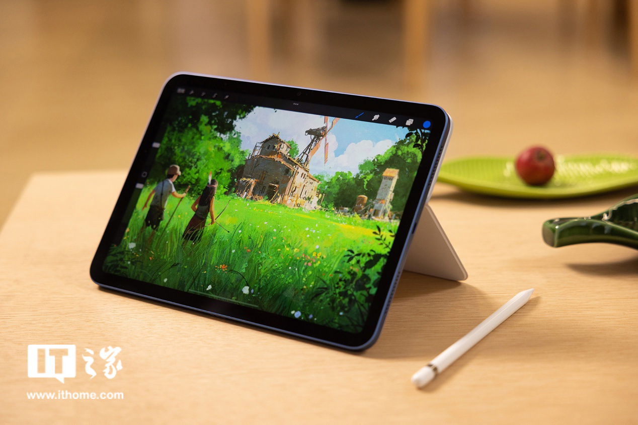 消息称苹果明年发布的 OLED iPad 售价将超 1500 美元