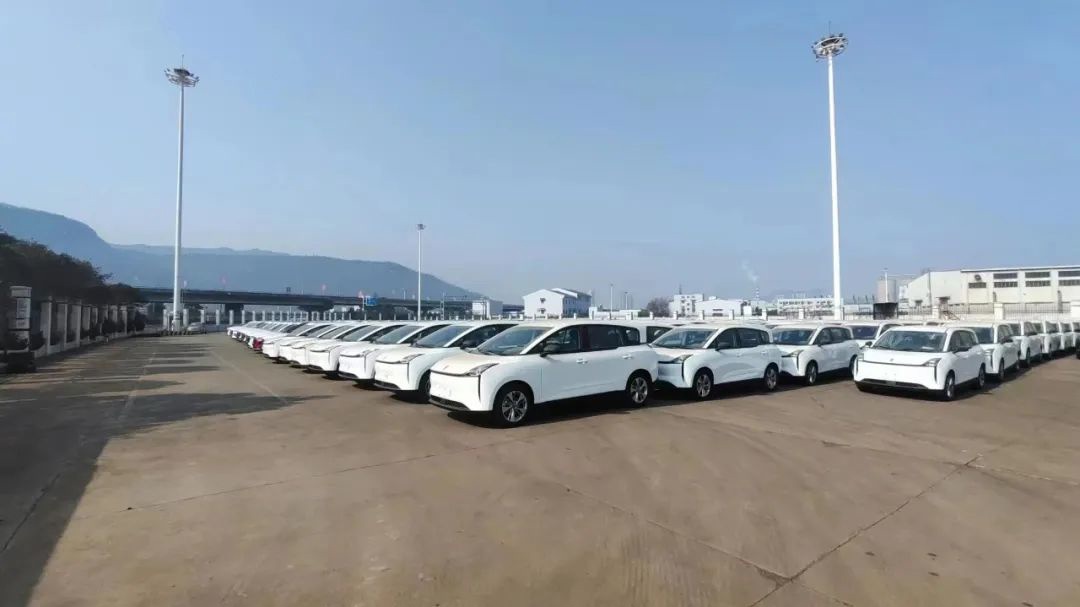国产新能源汽车出海，一汽奔腾 NAT 电动车批量出口墨西哥