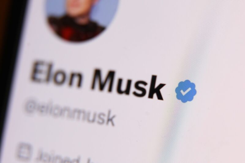 Twitter 认证系统陷混乱：给假迪士尼账户发金标，称已故名人订阅了推特蓝