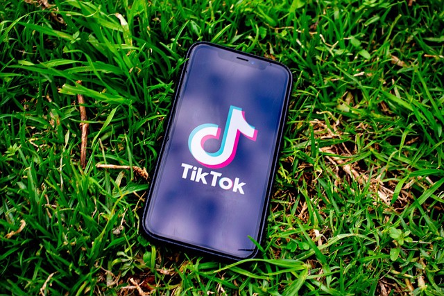 路透社报告：传统媒体新闻信任度降低，更多人转向 TikTok 等社交平台