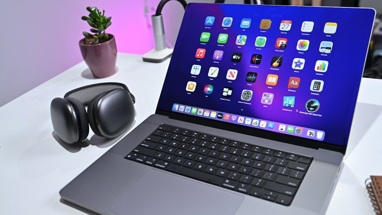 苹果新专利曝光：可彻底消除 MacBook Pro 屏幕边框