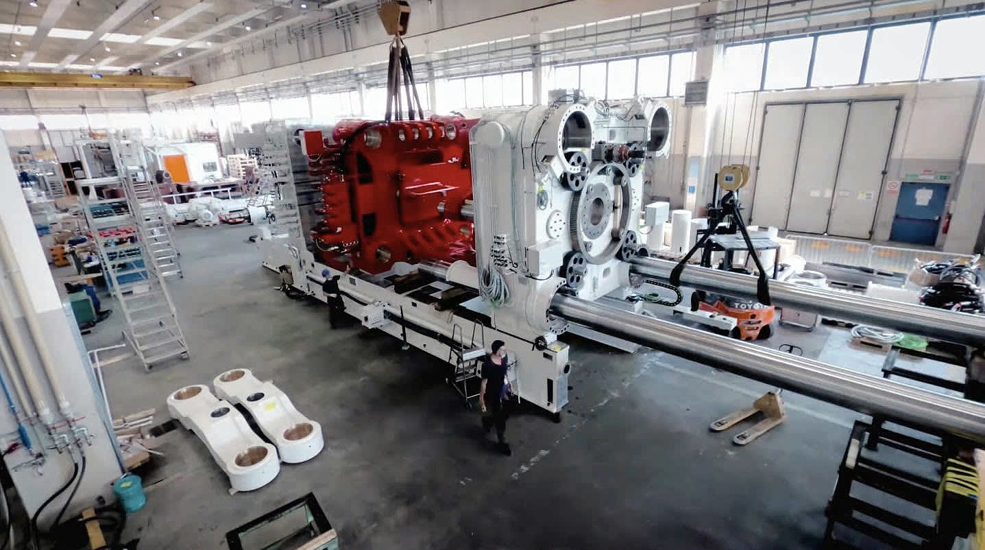 特斯拉一体压铸技术再进化，研发新车时间可缩短到 18-24 个月