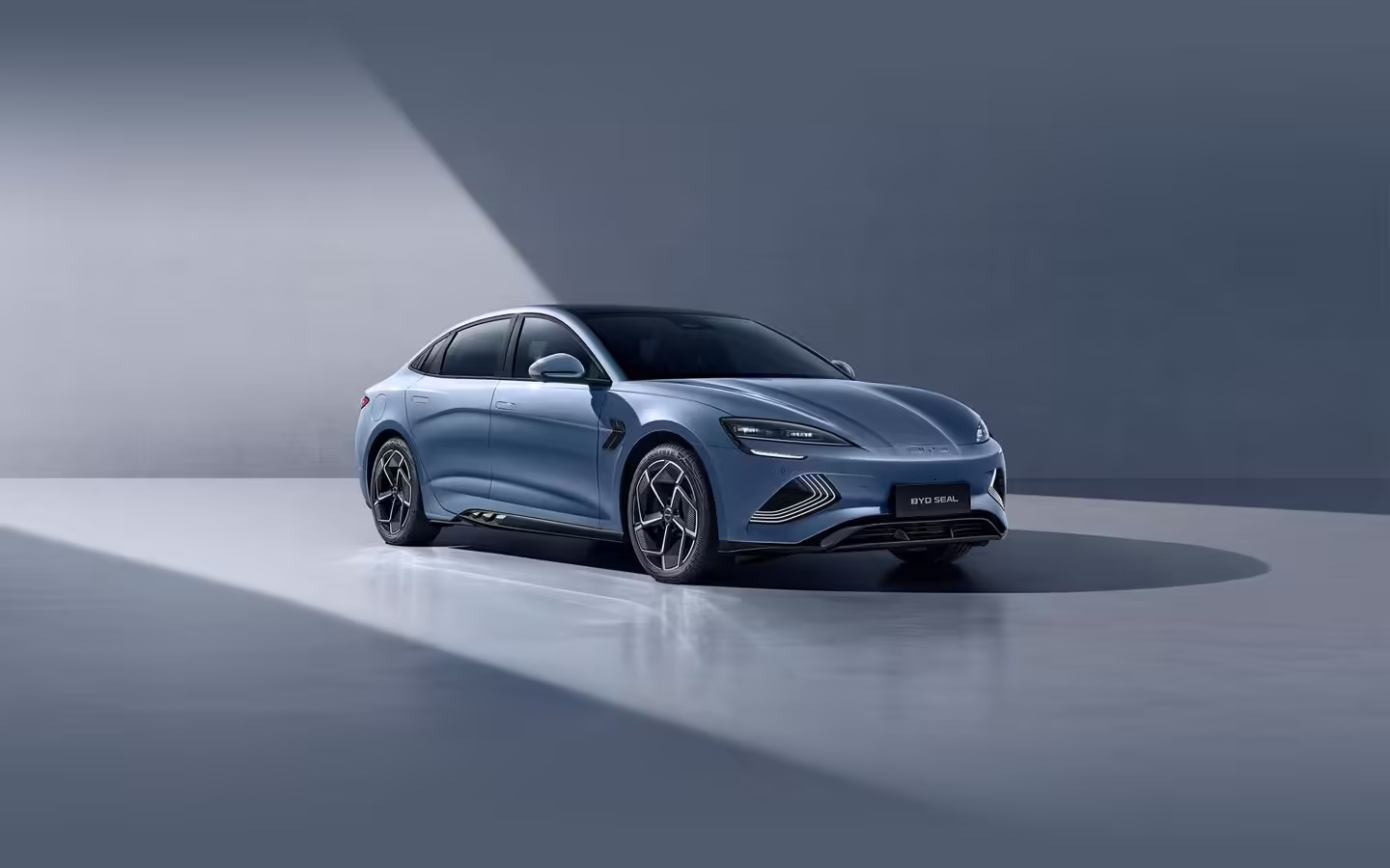 比亚迪海豹车型登陆澳大利亚市场，比特斯拉 Model 3 便宜约 12000 澳元 ...