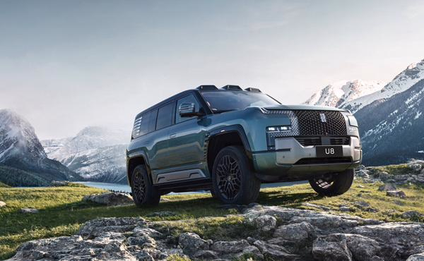 国产百万豪车比亚迪仰望 U8 订单已超 3 万辆，10 月下旬交付