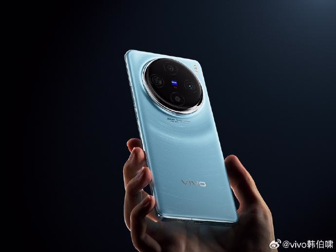 vivo X100 系列手机蓝色款外观公布：居中大圆环相机模组，以星轨为设计灵感 ...