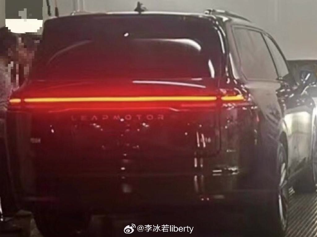 零跑全新车型 C16 实车亮相：预计定位全尺寸 SUV，明年 6 月纯电 / 增程同步发布 ...
