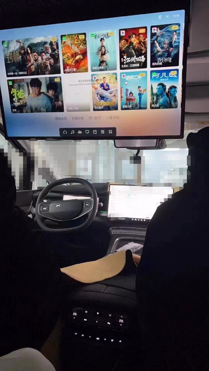 小鹏 MPV 新车 X9 内饰曝光：冰箱彩电大沙发“一应俱全”