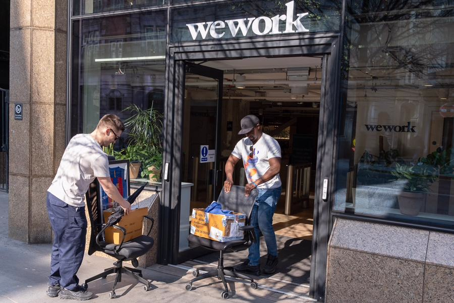 共享办公鼻祖 WeWork 股票停牌：公司最早本周申请破产，软银遭遇重大损失 ...