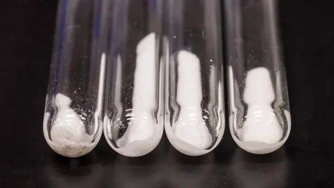 AI 助力微软发现新材料：80 小时完成 20 年筛选任务，电池中锂用量有望减少 70% ...
