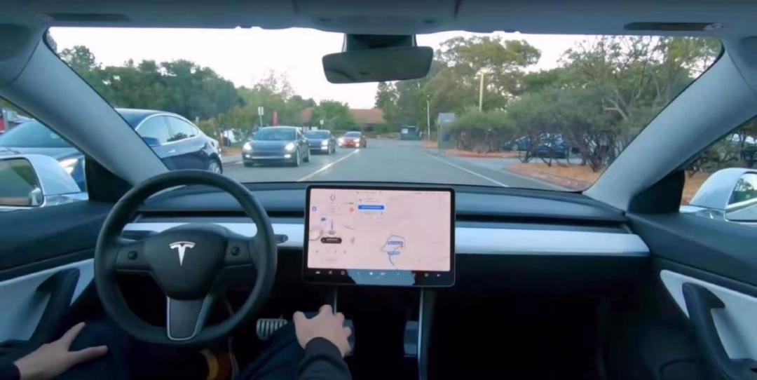 车主称特斯拉 Autopilot 升级后太“唠叨”，宁可自己开车
