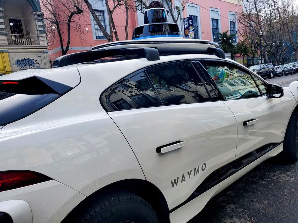 又一起：Waymo 无人驾驶汽车在旧金山撞伤骑车者
