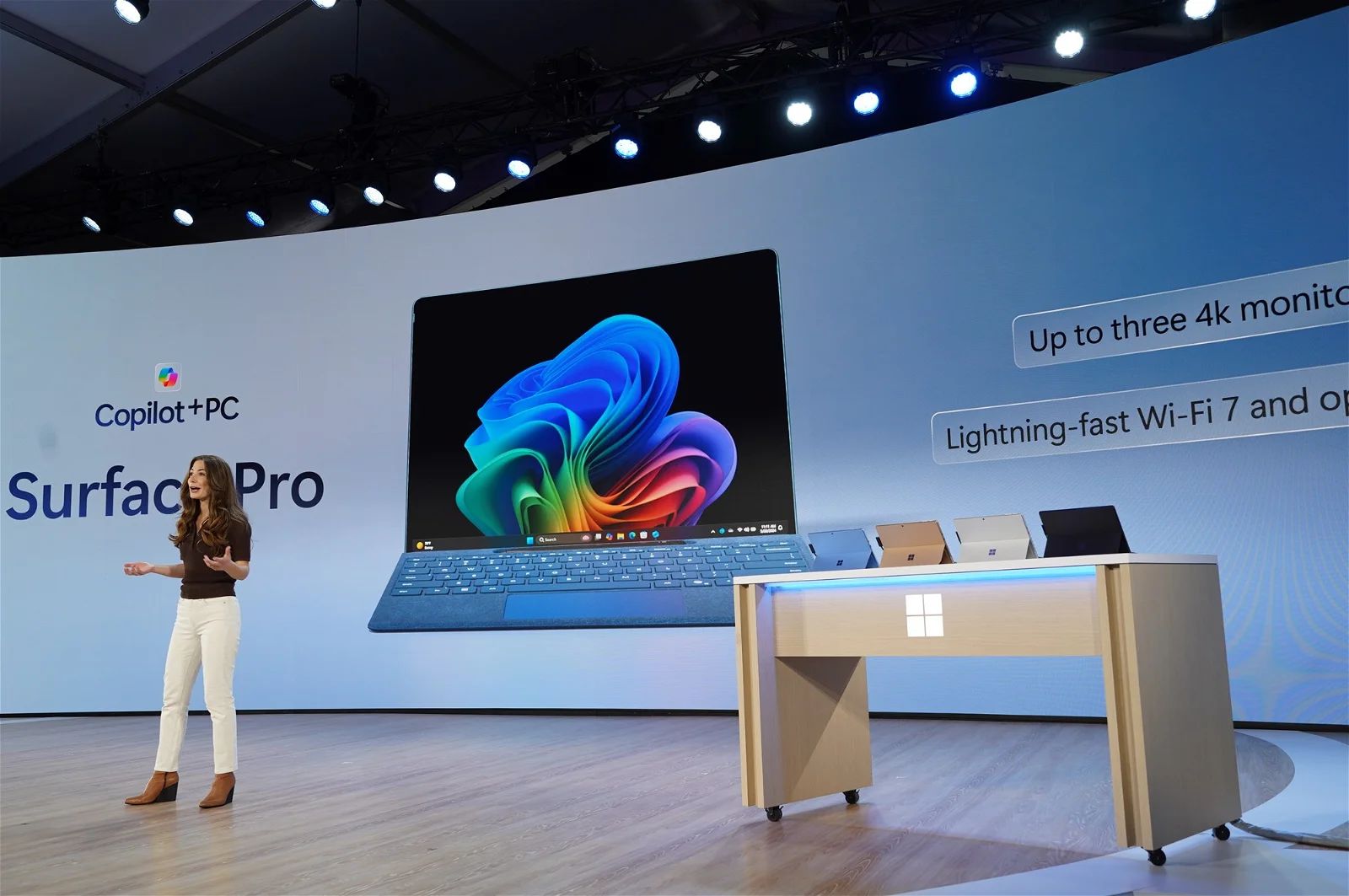 和 iPad Pro 掰手腕，微软新 Surface Pro 登场：性能提升 90%，首搭 OLED 屏幕 ...