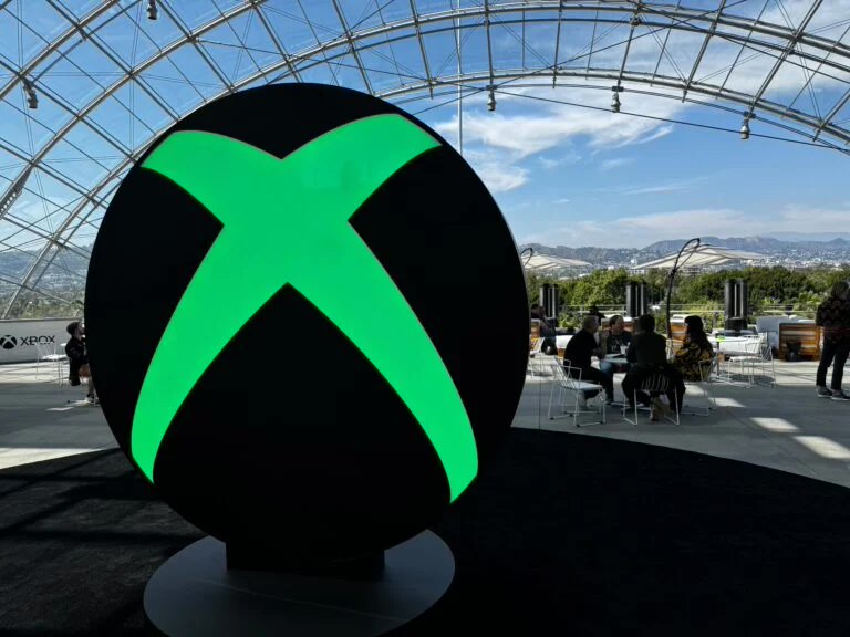 动视暴雪助力 Xbox 营收暴涨，微软硬件收入却下滑