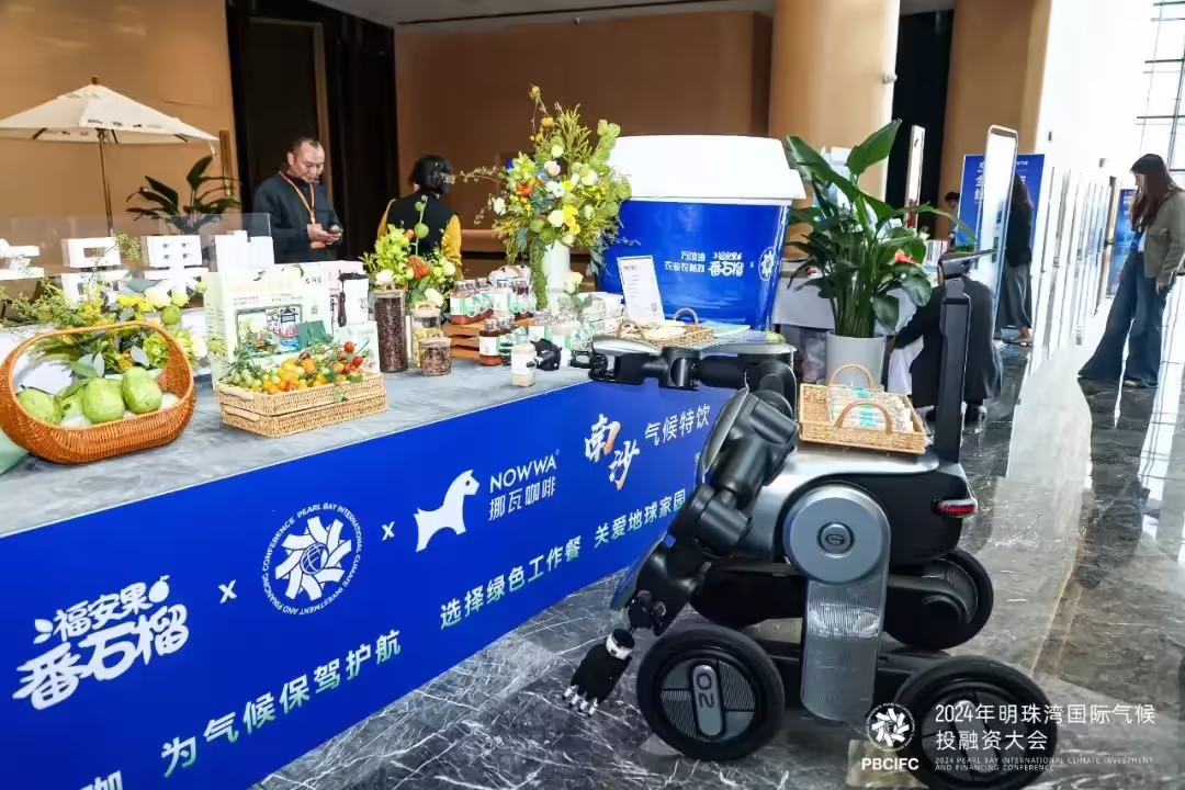 广汽第二代具身智能机器人首次公开亮相,年底对外发布人形机器人
