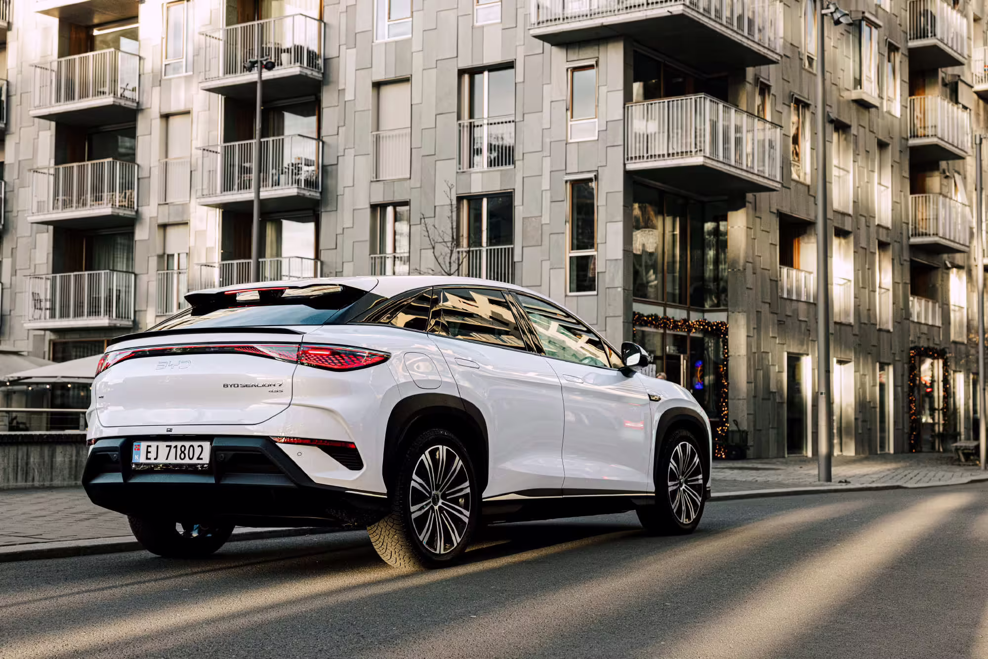 比亚迪海狮 07EV 纯电 SUV 明年英国上市：起售价 44990 英镑、国内 18.98 万元起 ...