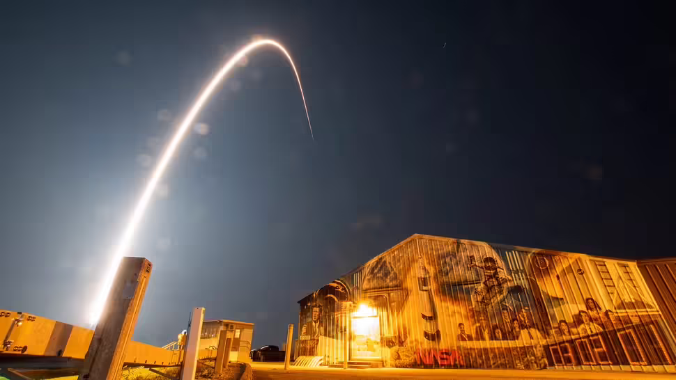 SpaceX 火箭携私人月球着陆器、NASA 轨道器升空，开启月球寻水之旅 ...