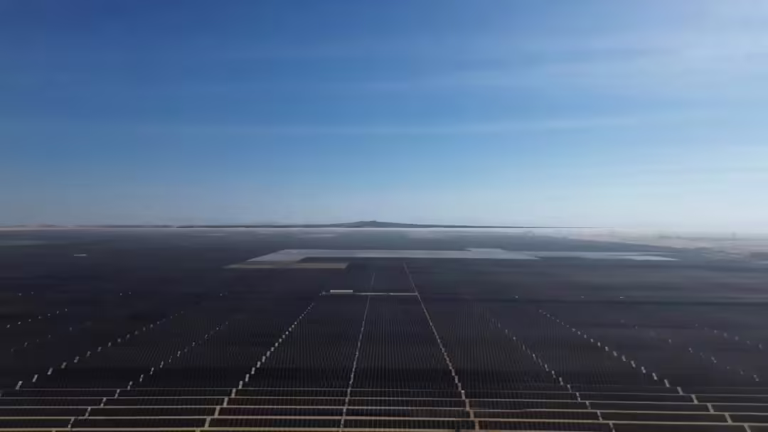 中国能建总承包：中东最大光伏项目实现 2.6GW 全容量商业运行 ...