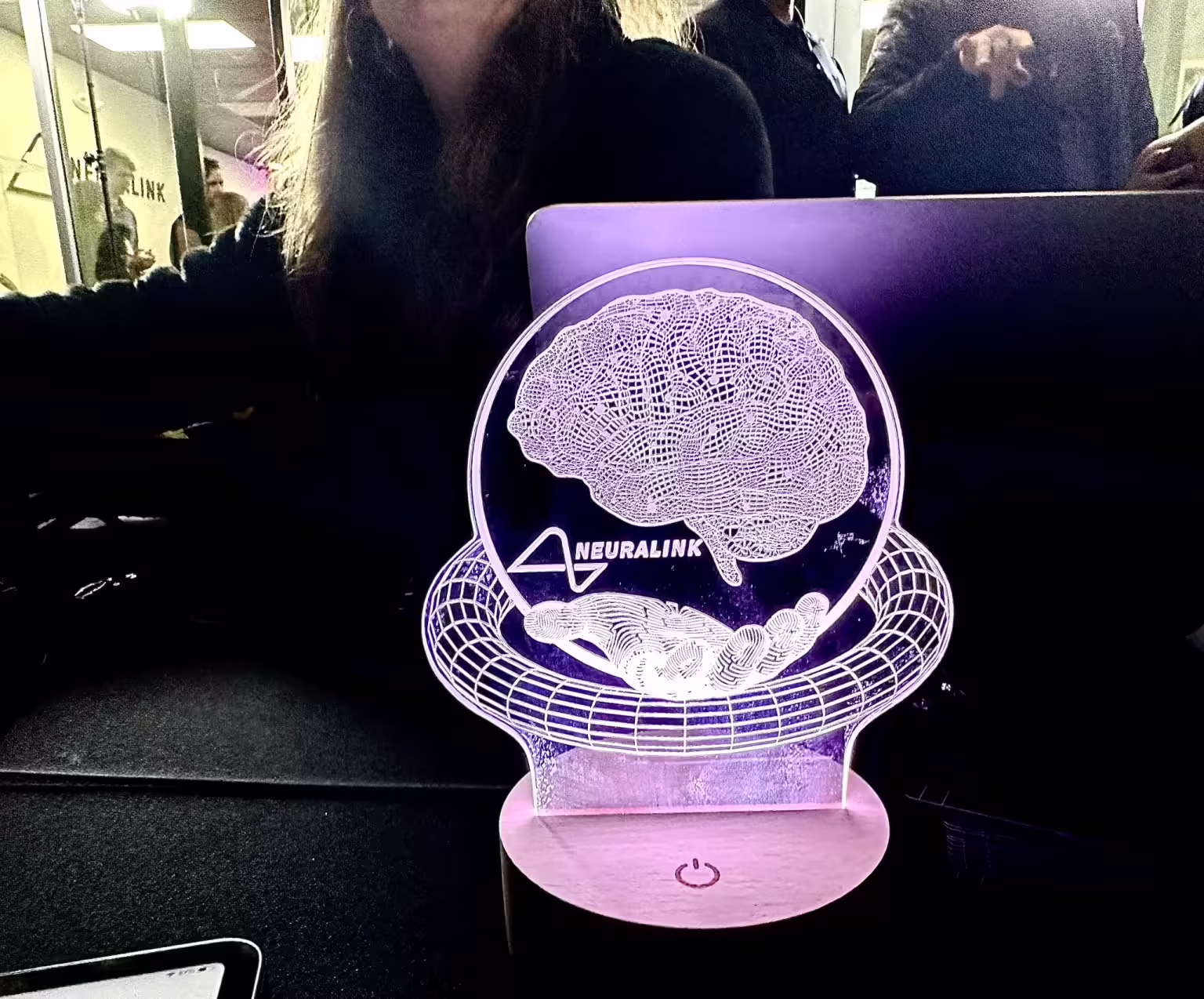 马斯克脑机公司 Neuralink 新突破，朝“让盲人重见光明”目标迈出关键一步 ...