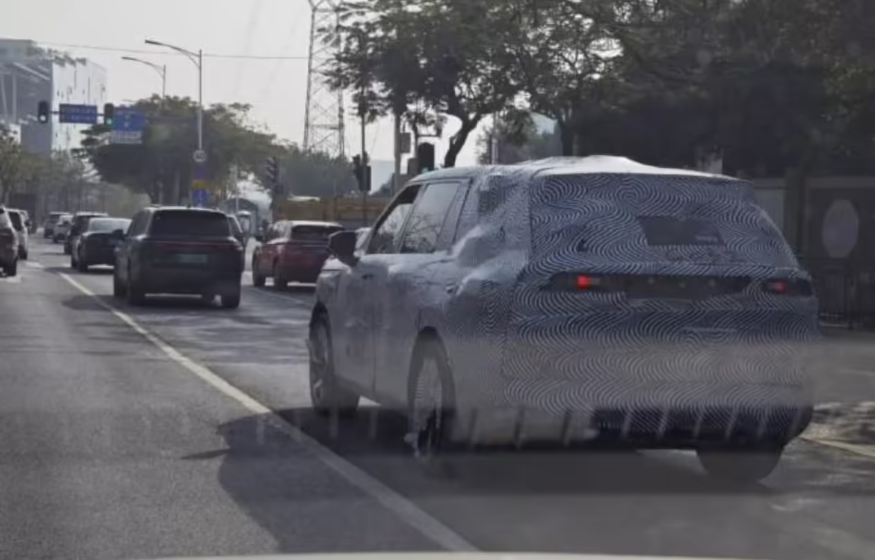 小鹏首款增程车型 G01 谍照曝光：“三排六座”布局、800V 架构 ...