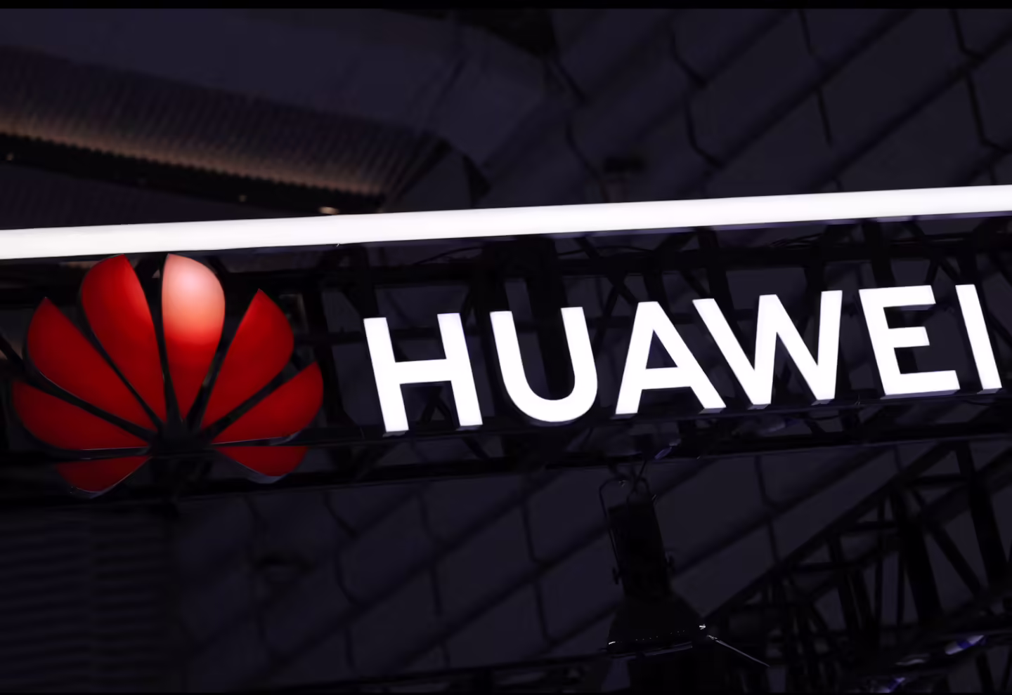 中国企业在越南市场取得突破，消息称华为、中兴已获得一系列 5G 设备合同 ...