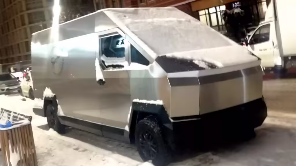 俄罗斯街头惊现山寨版特斯拉 Cybertruck，原型是中国魏桥新能源货车 ...