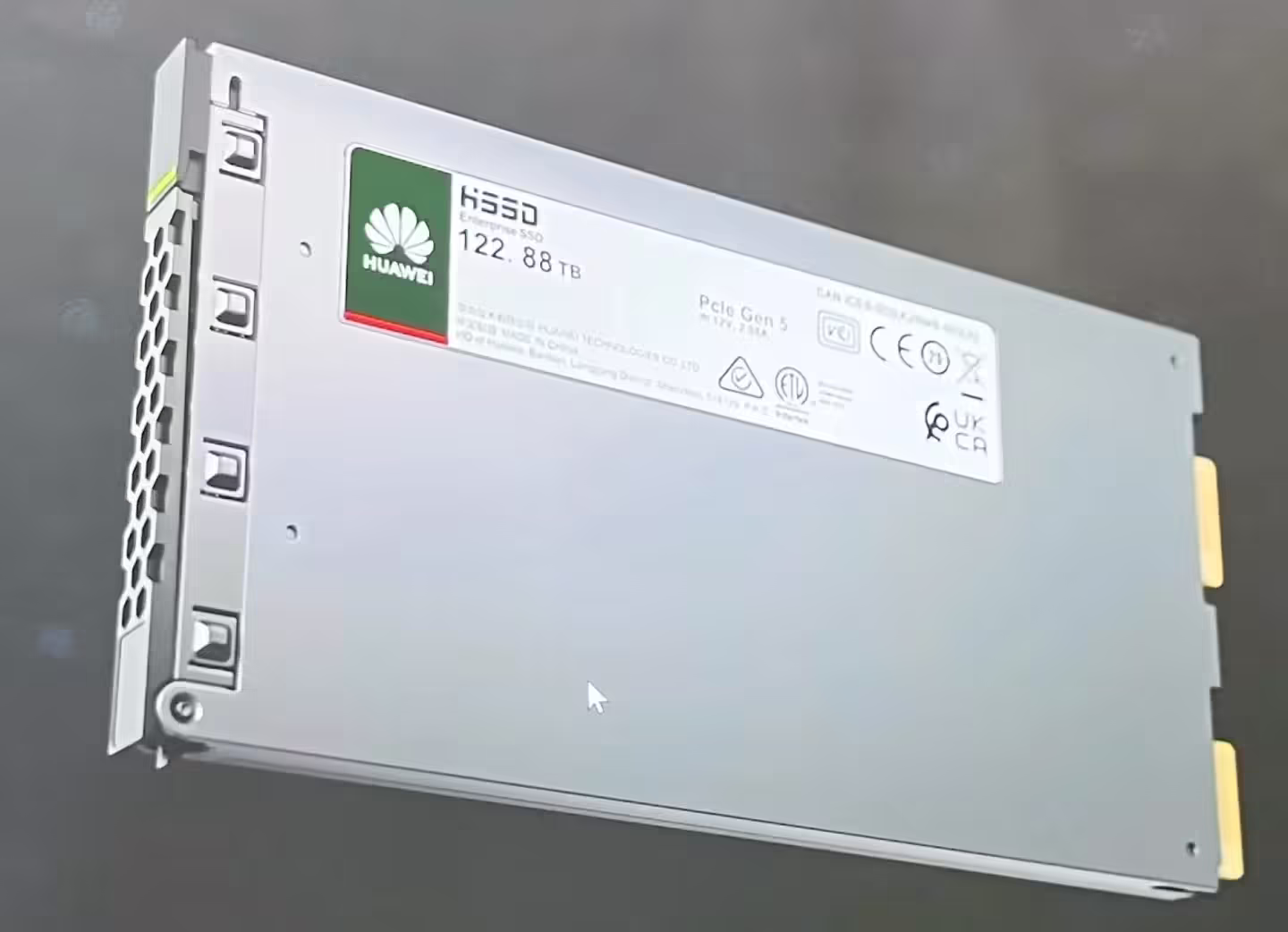 华为自研全新DoB封装技术：绕过400层NAND造出122TB企业级SSD，还有245TB版本 ...