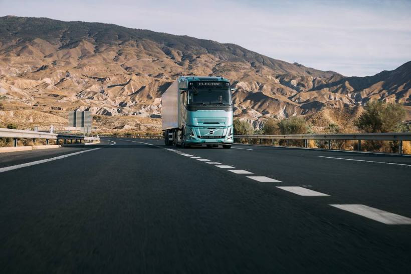 沃尔沃卡车启动多款重型电动卡车量产，续航距离可达 700km