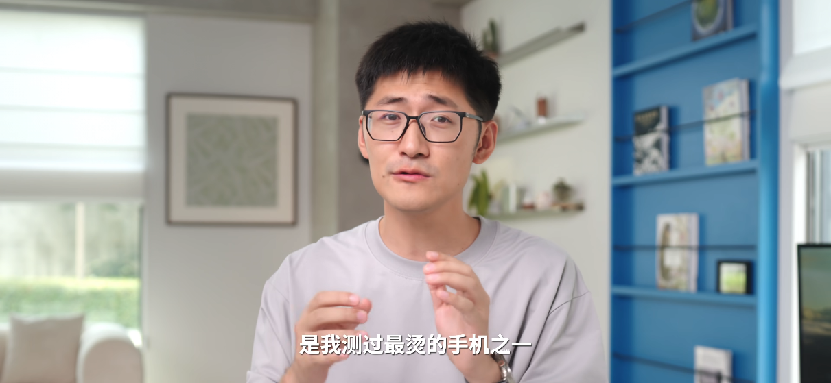影视飓风 Tim 称苹果首款折叠屏手机 iPhone Duo 录视频烫到握不住，客服回应称单台测评片面