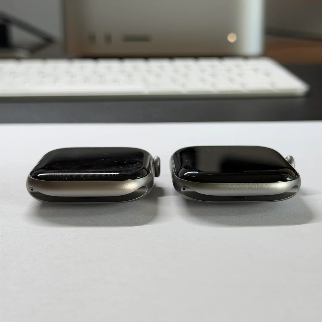 网友晒苹果 Apple Watch Series 12 实物对比：表框较 Series 11 更明显