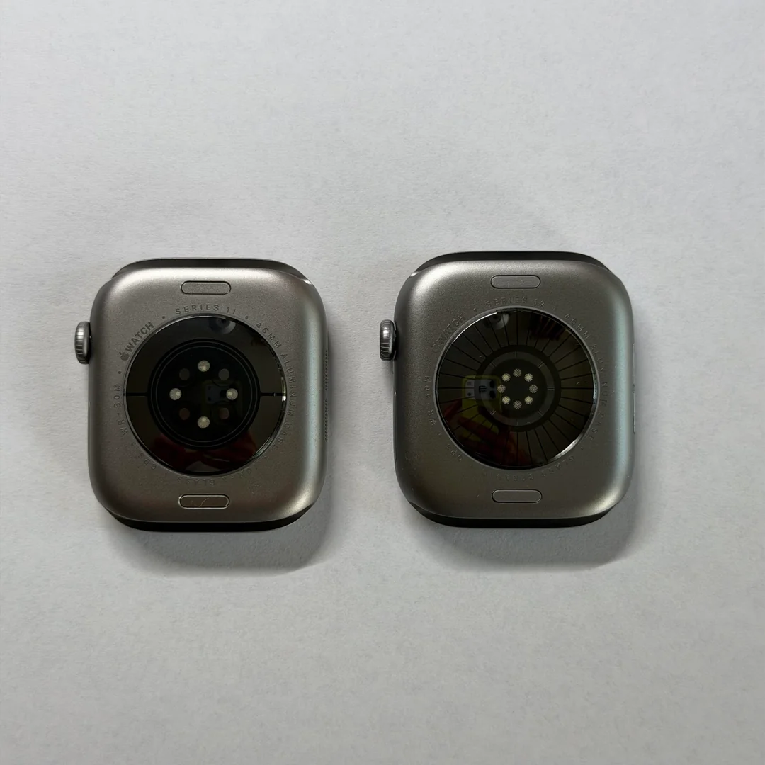 网友晒苹果 Apple Watch Series 12 实物对比：表框较 Series 11 更明显