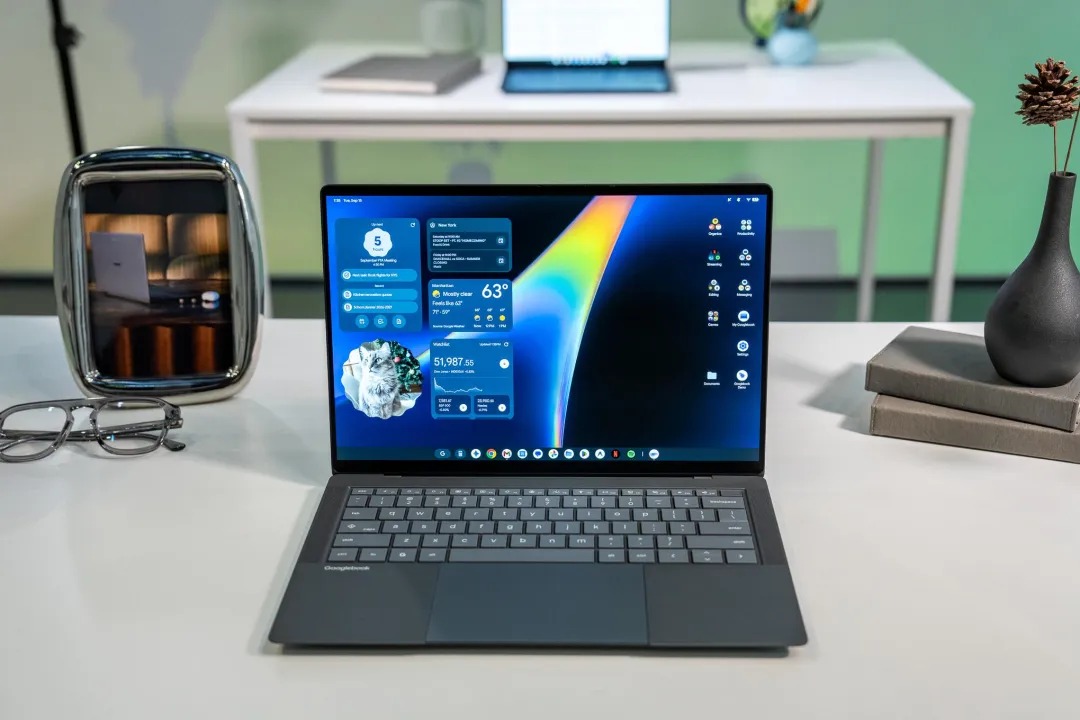 谷歌携五大 PC 厂商正式推出首批 Googlebook 笔记本，起售价 899 美元