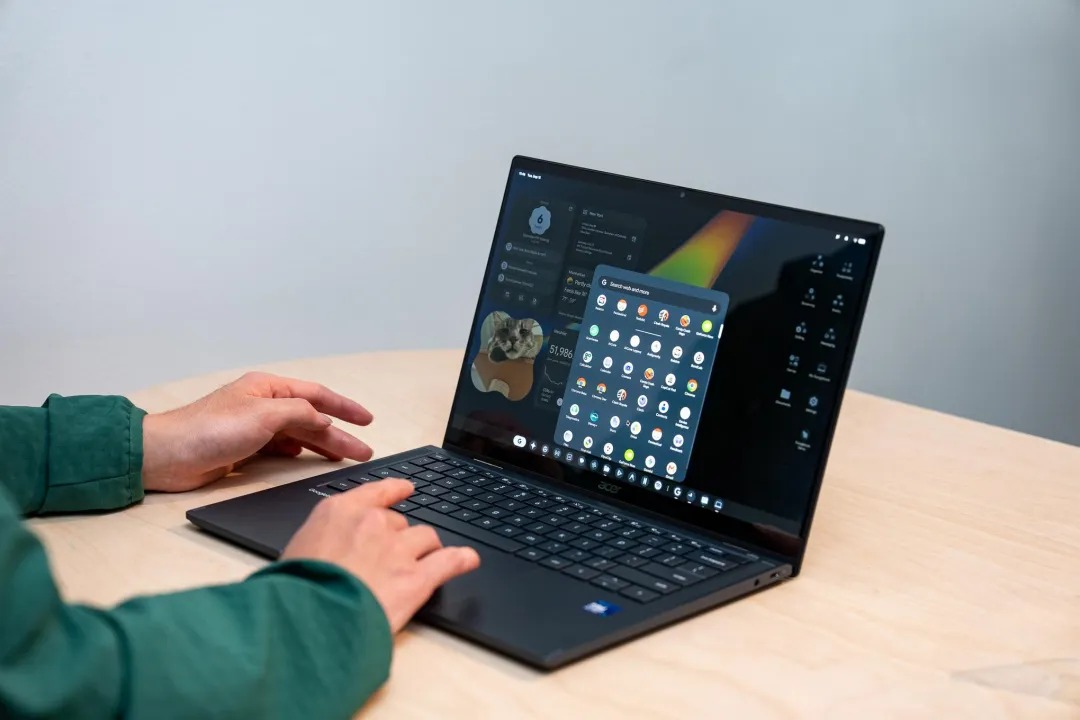 谷歌携五大 PC 厂商正式推出首批 Googlebook 笔记本，起售价 899 美元