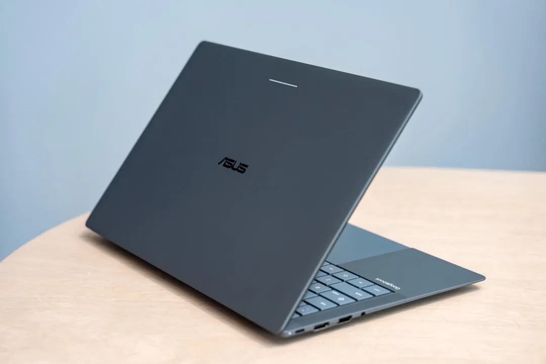 谷歌携五大 PC 厂商正式推出首批 Googlebook 笔记本，起售价 899 美元