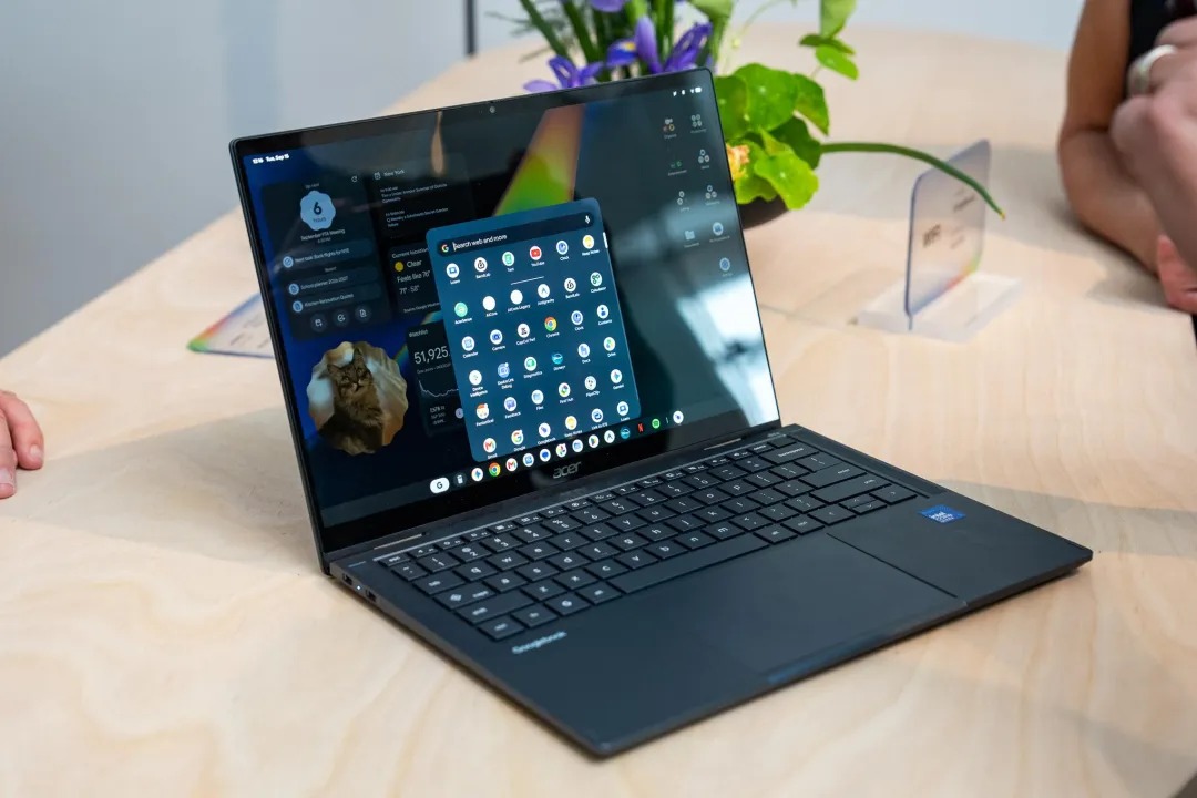 谷歌携五大 PC 厂商正式推出首批 Googlebook 笔记本，起售价 899 美元