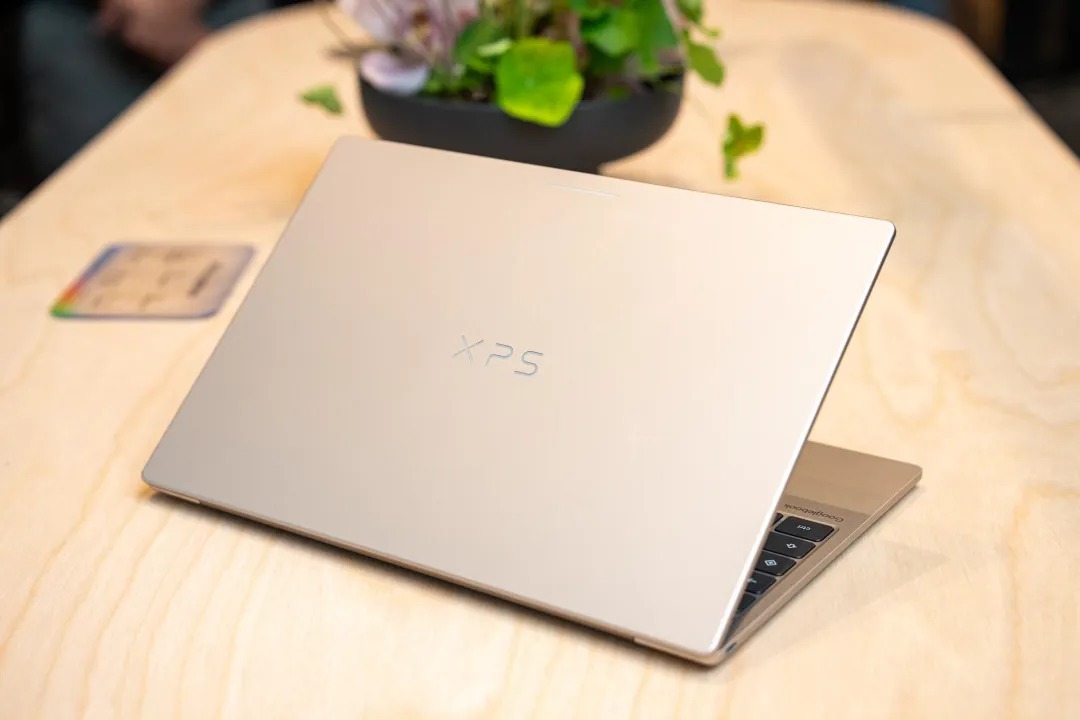 谷歌携五大 PC 厂商正式推出首批 Googlebook 笔记本，起售价 899 美元